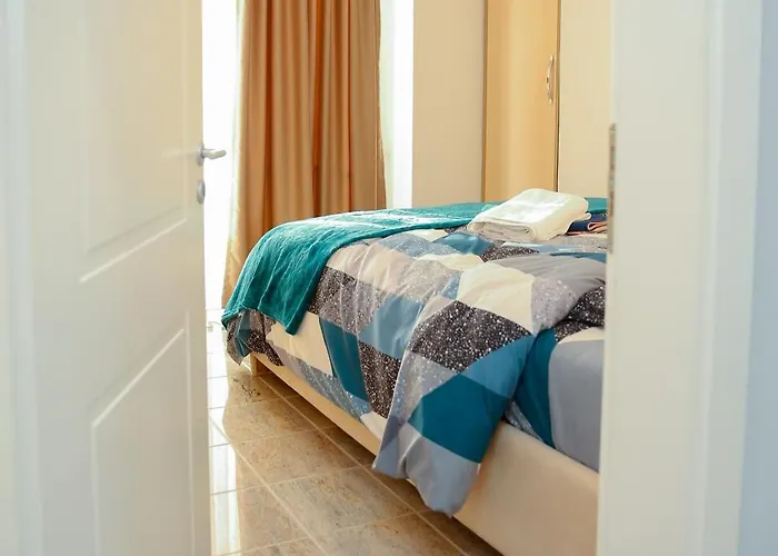 Apartament Fishta Q5 33 Velipojë